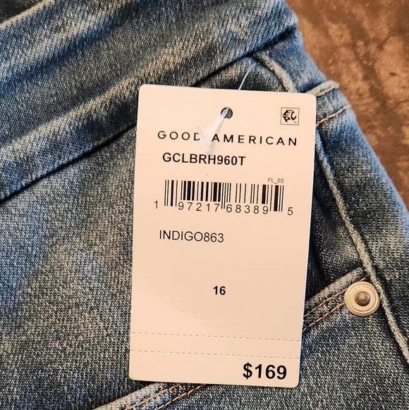 Good American Good Classic Slim Bootcut Jeans - Picture 9 of 9